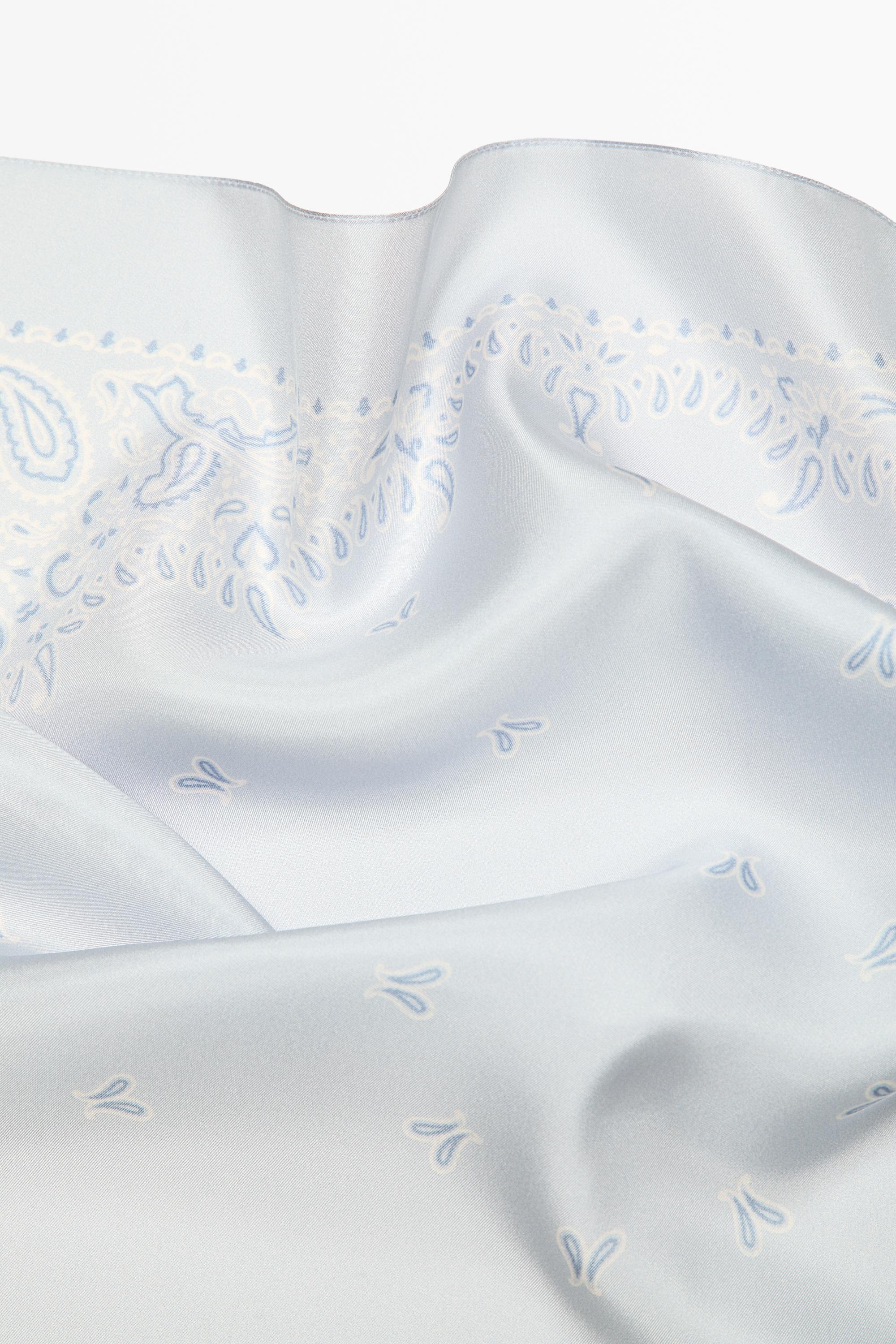 Foulard à motif paisley